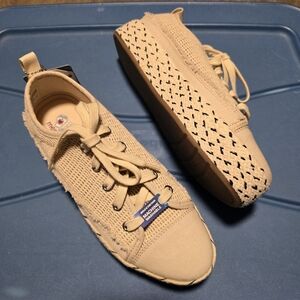 Skechers BOBS espadrille sneakers featuring a breathable knit upper. Sz 7